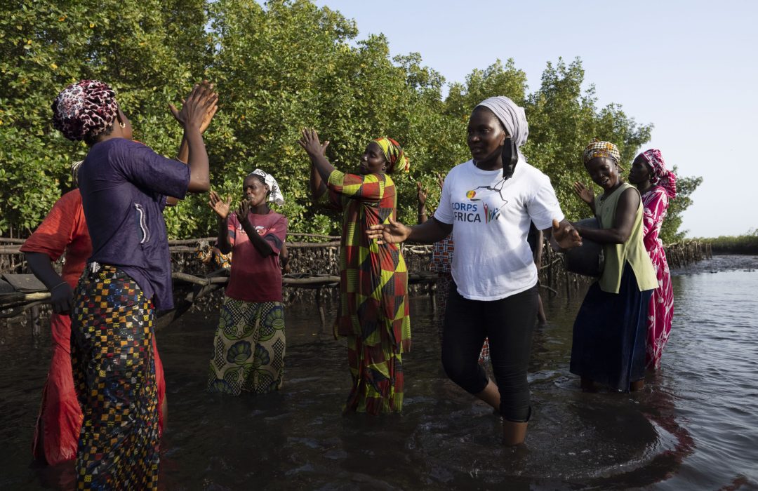Senegal Volunteer Mairiam Banel Faye visiting the women of Nema Bah in the mangrove and dancing Senegal Volunteer Mairiam Banel Faye visiting the women of Nema Bah in the mangrove and dancing